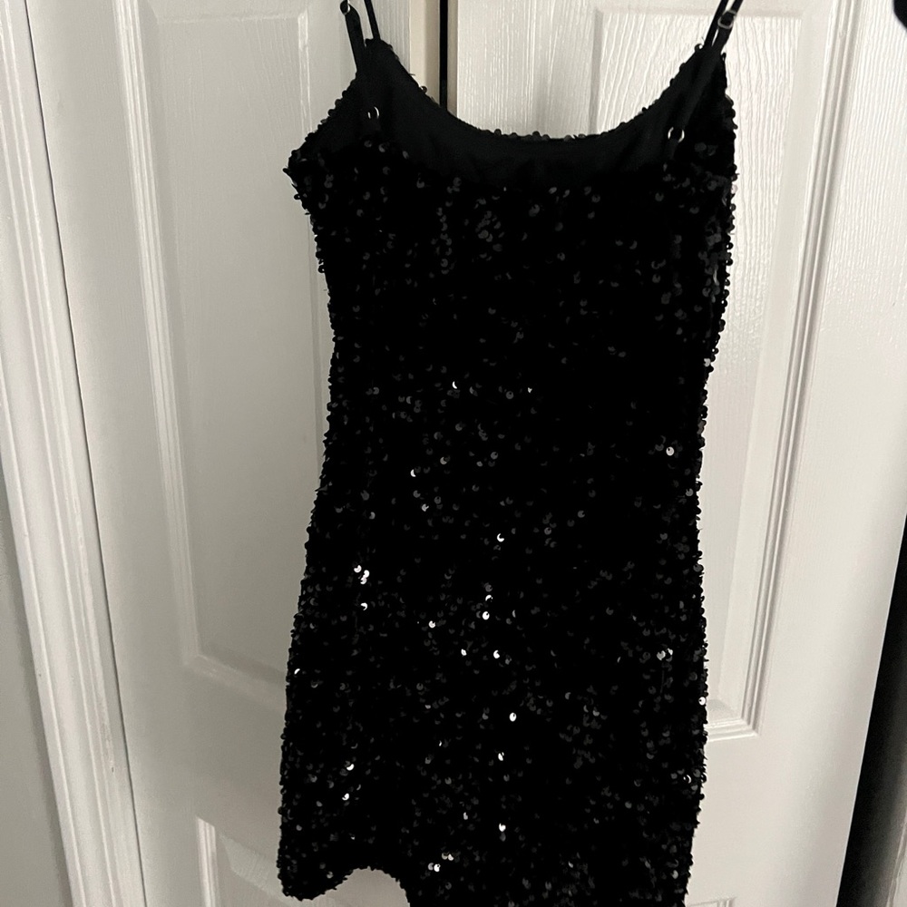 Lady black tie dress